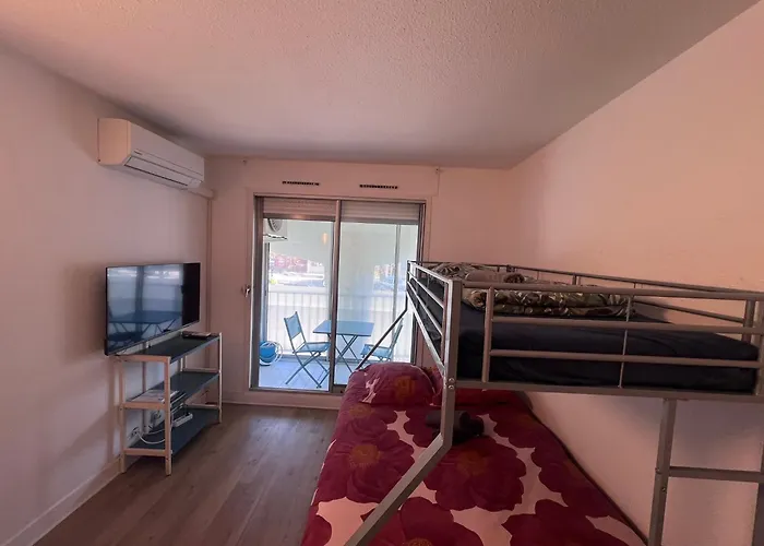 De Lina - 44 - Self Check-in - *